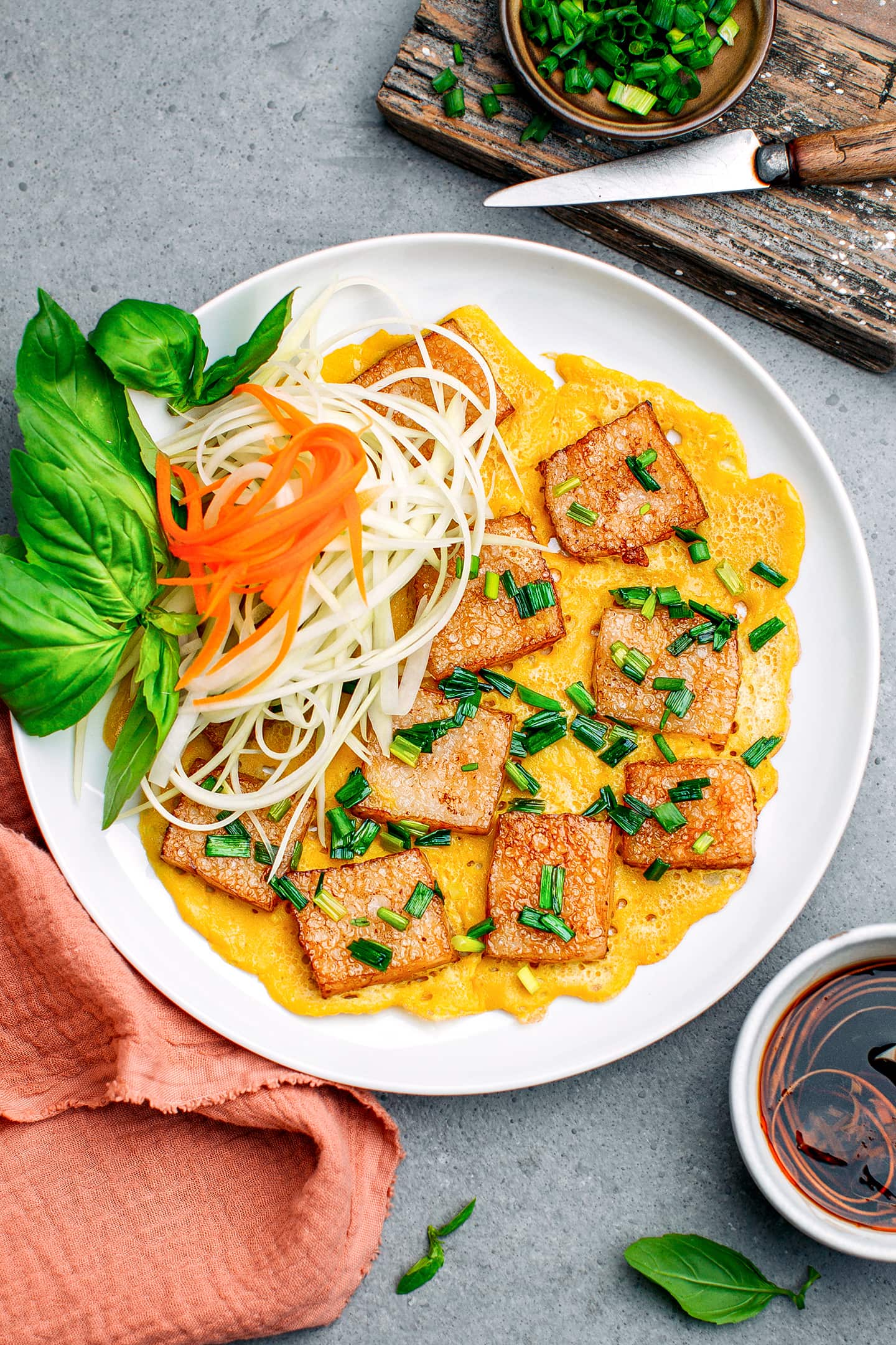 Vietnamese rice cakes with omelet, green onions, and green papaya.