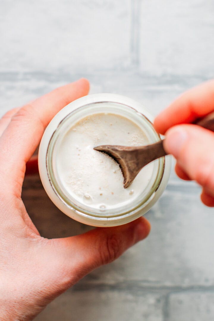 Stirring probiotics in cashew cream.